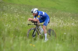 Lampaert wint verrassend tijdrit Ronde van Zwitserland; Bernal behoudt leiding