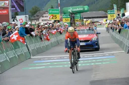 Etappe 8 Ronde van Zwitserland | Pozzovivo baalt van tijdverlies door lekke band