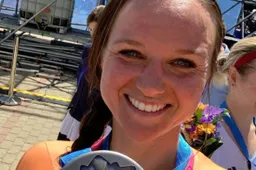 Van den Broek-Blaak vloert Longo Borghini in steile slotkilometer Strade Bianche