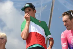 Grote schrik bij Team UAE na quarantaine: 'Je zoekt naar oogcontact voor hoop'