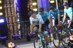Ganna pakt slotrit virtuele Giro, Jumbo-Visma tweede achter Astana in klassement
