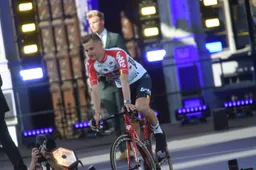 Wellens klopt Hirschi in magistrale etappe in BinckBank Tour; De Plus derde