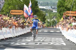 Alaphilippe pakt derde etappe Tour de France en neemt geel Teunissen over