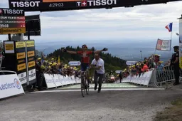 Teuns boekt prachtige zege op La Planche des Belles Filles; Kruijswijk verliest tijd