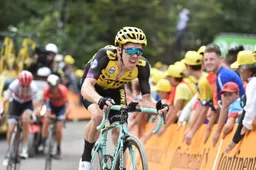 Sterke Kruijswijk naar derde plek: 'Moesten knop omzetten na val Van Aert'