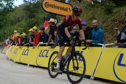 Van Baarle maakt indruk in eerste bergrit: 'Er waren wat jongens wat minder'