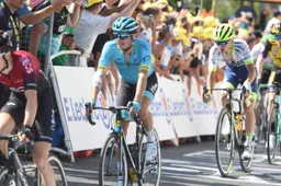 Etappe 10 Tour de France | Yates maakt waaierdebuut, Fuglsang legt verlies uit