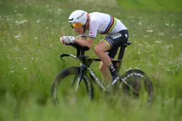 Etappe 12 Tour de France | Chaos rond Dennis, Van Aert favoriet, Felline wilde stoppen