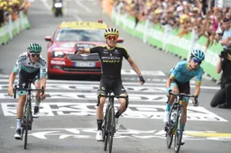 Simon Yates maakt etappe-hattrick compleet met zege in twaalfde etappe Tour