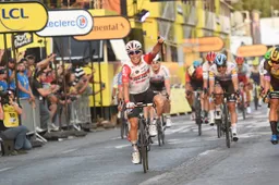 Ewan pakt sprintzege in Parijs, Bernal stelt eindzege veilig, Kruijswijk podium