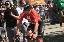 Matthews vindt wederom najaarsbenen en sprint overtuigend naar winst in Quebec