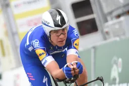 Column: Laat renners hun goede daden van de daken schreeuwen