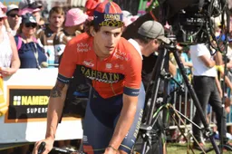 Krachtige Garcia Cortina verrast topsprinters in massasprint Parijs-Nice