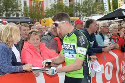 [Update] Bennett met kritiek op hekken BinckBank Tour: 'Gevaarlijk genoeg al'