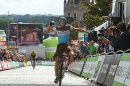 Naesen klopt Van Avermaet in sprint Binckbank Tour, De Plus wint klassement