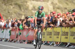 Emotionele Formolo verlaat Vuelta: 'Op de fiets huilde ik van de pijn'