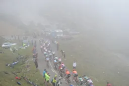 Wielerwereld stapelt incidenten: oplossing voor veiligheid lijkt nog ver weg