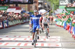 Gilbert overwint in schitterend waaierspektakel, Kelderman pakt minuten terug