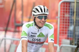 Jonge Pogacar panikeert niet in waaierrit: 'Ik heb nog nooit zoiets meegemaakt'