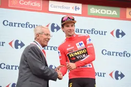 Weinig emotie bij Roglic te zien: 'Hij heeft onder hoogspanning geleefd'