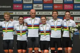 Geprobeerd met Van Vleuten, Mollema en zelfs Van der Poel, maar Nederland weigert nog aan Mixed Relay mee te doen