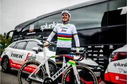 Pedersen heeft regenboog-fiets binnen en hij is gruwelijk mooi geworden
