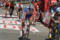 Sprinter Sarreau wint nu wel Parijs-Bourges, waar hij in 2017 nog tweede werd