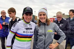 Glunderende Van Vleuten lacht en supportert in veldrit Gieten, ondanks DNF