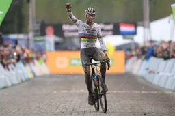 Vroege vogel Van der Poel: 'Moet misschien vaker vroeg mijn wekker zetten'