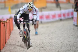 Mogelijk uitkomst Van der Poel: Crosswereld rekent op latere seizoenstart