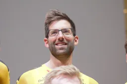 Leezer neemt het op voor Groenewegen: 'Bennett wijkt even ver van zijn lijn af'