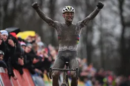 Van der Poel wint op lastig parcours: 'Sukkelde paar keer op schuine kant'