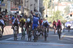 Cyclingtips laat lezers Milaan-Sanremo van binnen het peloton beleven