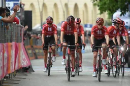 Column: Stay strong, in het mijnenveld dat wielrennen heet