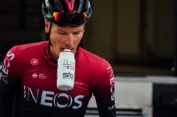 Van Baarle moet binnen blijven: 'Ik train nu op de hometrainer'