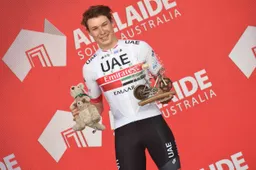 Philipsen sprint naar de zege in lastige derde etappe Tour du Limousin