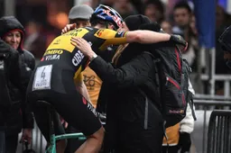 Kruijswijk en De Plus eren Van Aert na eerste zege sinds horrorval