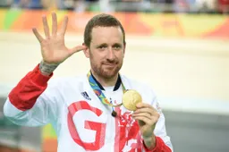 Wiggins brengt voedsel naar daklozen: 'Belangrijk in gekke tijden als deze'