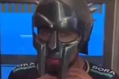 Sagan laat op ludieke wijze van zich horen: 'Ik moet iets in deze tijd'