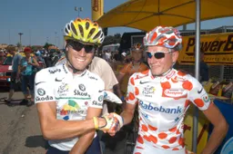 Rasmussen nog steeds boos om Tour 2007: 'Rabobank verdeelde EPO in de bus'