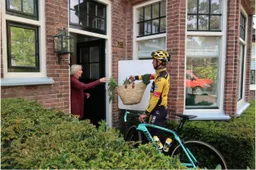 Groenewegen 'sprint' met boodschappen in vrijwilligersreclame