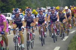 Hamilton heeft genoeg van 'halve waarheden': 'Verban ze uit de sport'