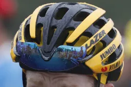 Renners zonder helm: Moet en/of mag je hen aanspreken op hun keuze?