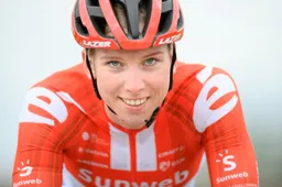 Wiebes pakt ritzege en leiderstrui na chaotische etappe in Madrid Challenge