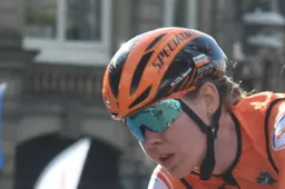Van der Breggen pakt roze na waaierrit in Giro Rosa: 'Dit was de bedoeling'