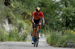 Poels zoekt naar topvorm met twee trainingsstages: 'Het is een gok'