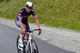 Van der Poel schrok van gravelstroken: 'Liggen er een paar erg slecht bij'