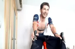 Clarke verrast de spinters op de Champs-Élysées in virtuele Tour, eindwinst NTT