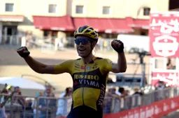 Van Aert schenkt Jumbo-Visma zege in Strade Bianche na fantastische solo