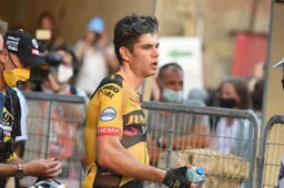 Van Aert liet team schrikken: 'Hij is meer dan volwaardig lid van klimploeg'